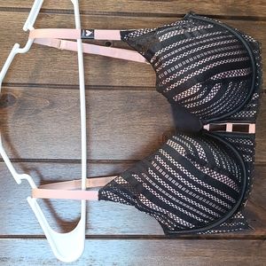 34DD Victoria Secret lined Plunge Bra NWT